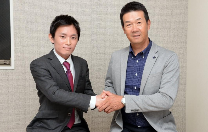 元プロ野球選手阪神タイガースで「代打の神様」と言われた 八木裕選手から経営者としてインタビューを受ける西澤 裕倖